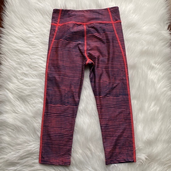 Under Armour Capri Leggings Womens Size Small Compression HearGear - Picture 5 of 6